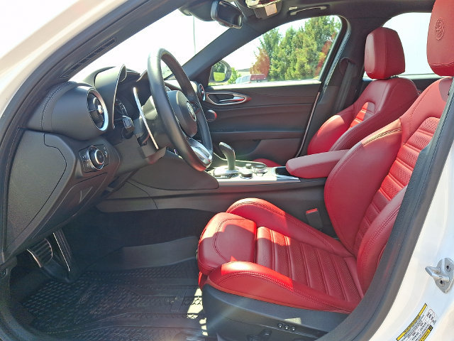Used 2022 Alfa Romeo Giulia Veloce AWD/4WD image 30
