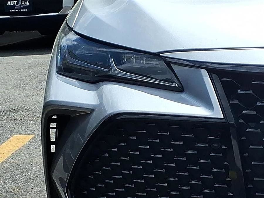 Used 2022 Toyota Avalon Touring FWD image 3