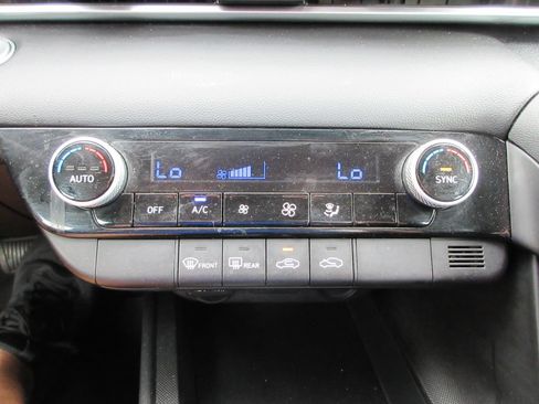 Used 2022 Hyundai Elantra SEL FWD image 28
