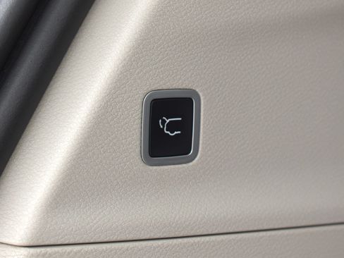 Used 2018 Chrysler Pacifica Touring-L FWD image 49