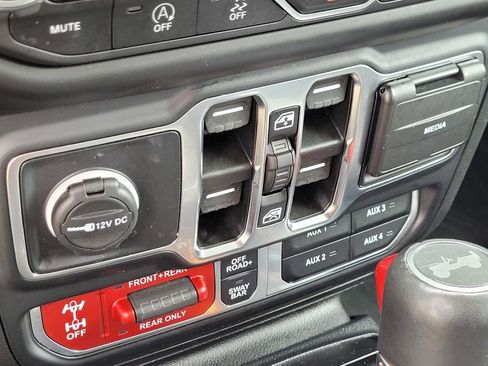 Used 2023 Jeep Wrangler Unlimited Rubicon w/ LED Lighting Group image 19