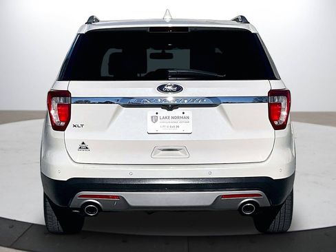 Used 2017 Ford Explorer XLT w/ Equipment Group 202A image 8
