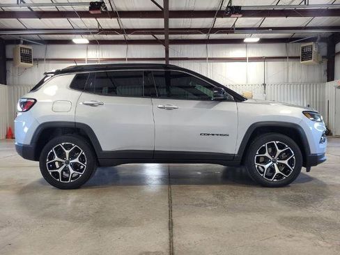Used 2025 Jeep Compass Limited AWD/4WD image 6