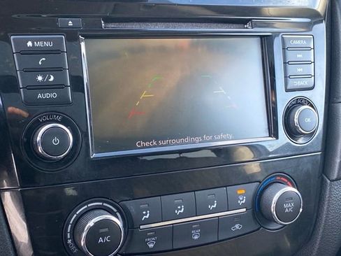 Used 2019 Nissan Rogue S image 9