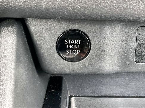 Used 2024 Nissan Rogue S FWD image 27