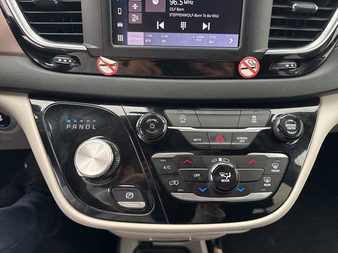 Used 2024 Chrysler Voyager LX image 22