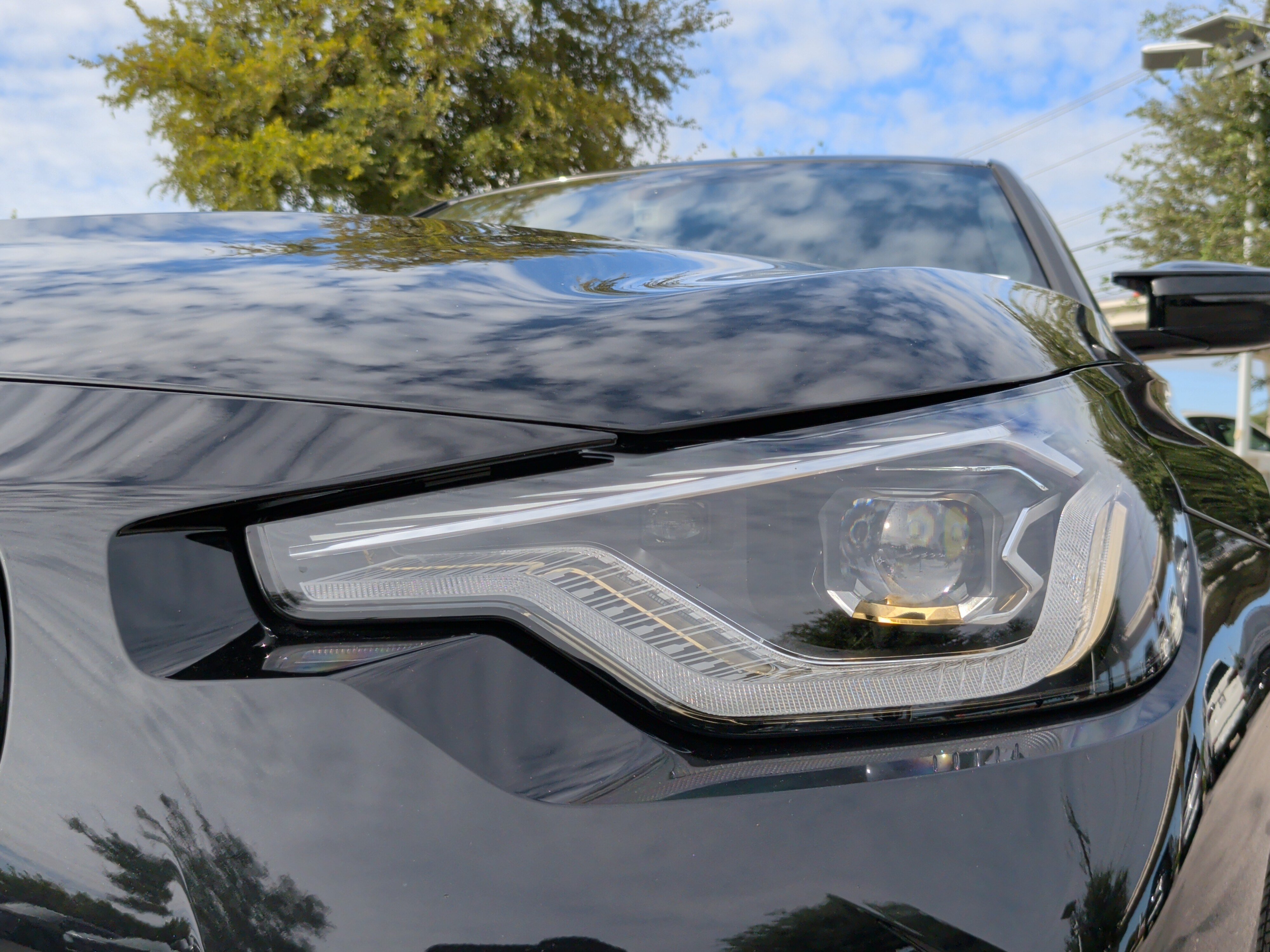 Used 2025 BMW M240i Coupe RWD image 3