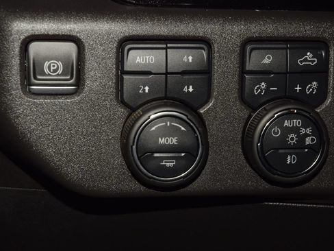 Used 2025 Chevrolet Silverado 1500 ZR2 w/ Technology Package AWD/4WD image 38