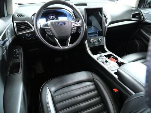 Certified 2024 Ford Edge SEL w/ Convenience Package AWD/4WD image 4