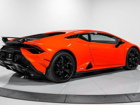 Used 2023 Lamborghini Huracan Tecnica RWD image 3