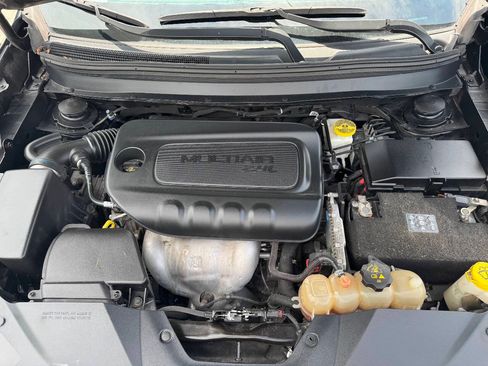 Used 2019 Jeep Cherokee Latitude w/ Popular Appearance Group FWD image 25
