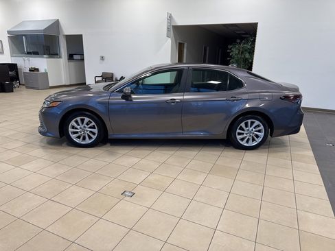 Used 2022 Toyota Camry LE image 2