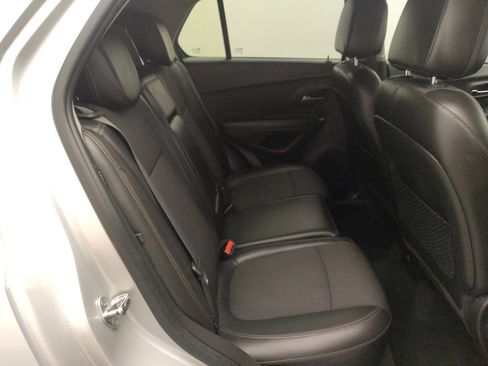 Used 2021 Chevrolet Trax LT w/ Sport Edition FWD image 19