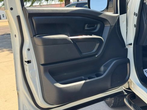 Used 2017 Nissan Titan S RWD image 10