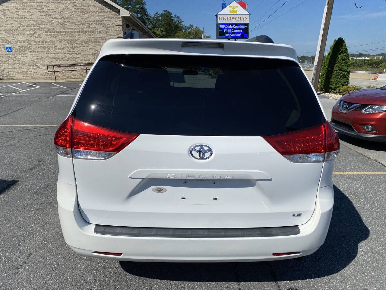 Used 2014 Toyota Sienna LE FWD image 6