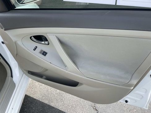 Used 2011 Toyota Camry LE image 24