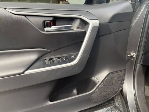Used 2022 Toyota RAV4 XLE AWD/4WD image 15
