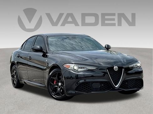Used 2022 Alfa Romeo Giulia Ti AWD/4WD image 1