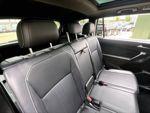 Used 2022 Volkswagen Tiguan SE R-Line FWD image 18