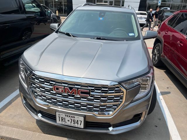 Used 2024 GMC Terrain Denali w/ Denali Premium Package AWD/4WD image 2