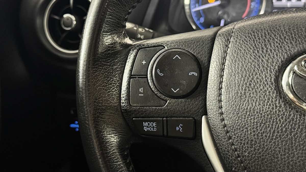 Used 2019 Toyota Corolla SE FWD image 18