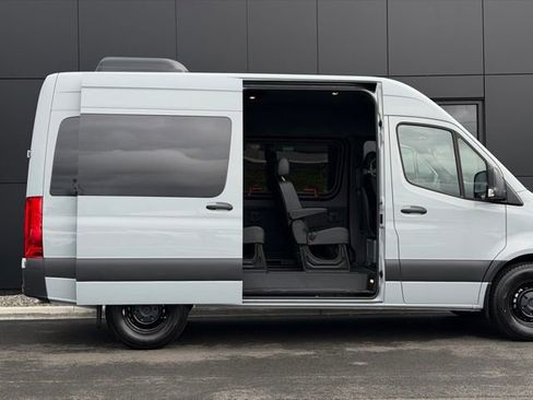 Used 2024 Mercedes-Benz Sprinter 2500 image 23