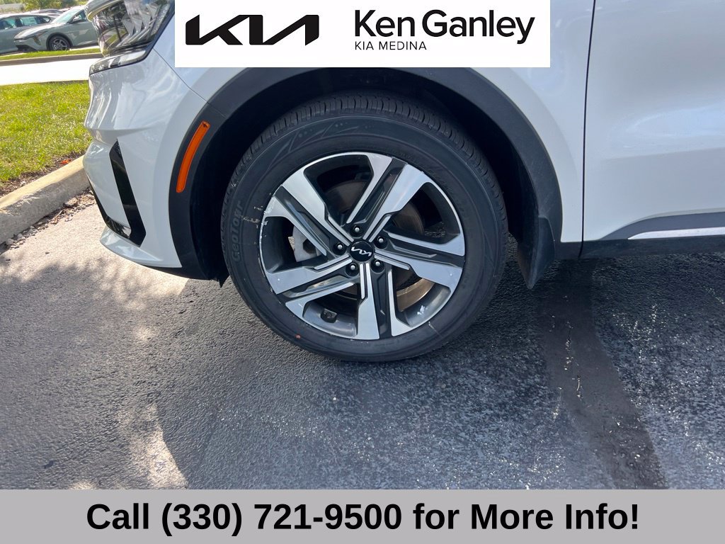 Certified 2023 Kia Sorento EX AWD/4WD image 17
