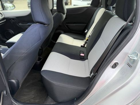 Used 2012 Toyota Yaris L image 23