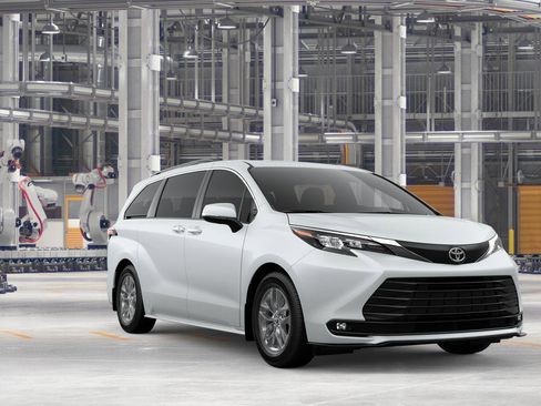 New 2026 Toyota Sienna XLE FWD image 17