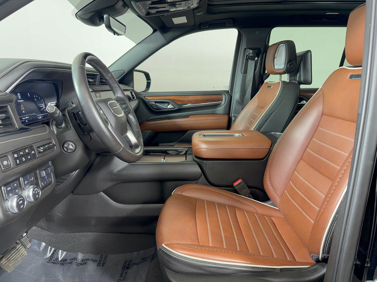 Used 2023 GMC Yukon Denali Ultimate w/ LPO, Floor Liner Package AWD/4WD image 5