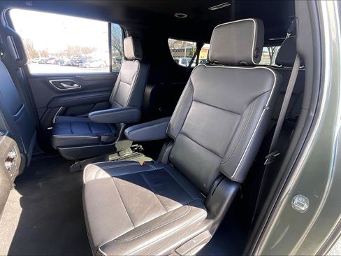 Used 2023 Chevrolet Suburban Premier image 30