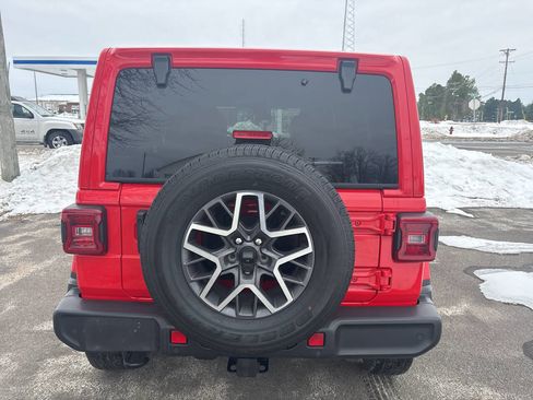 Used 2024 Jeep Wrangler Unlimited Sahara w/ Safety Group image 18