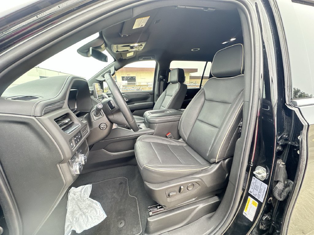 Certified 2024 GMC Yukon XL SLT w/ SLT Luxury Package AWD/4WD image 19
