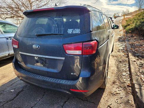 Used 2017 Kia Sedona EX image 19