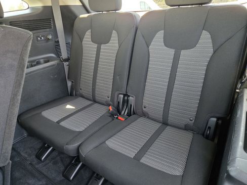 Used 2021 Kia Sorento LX FWD image 12