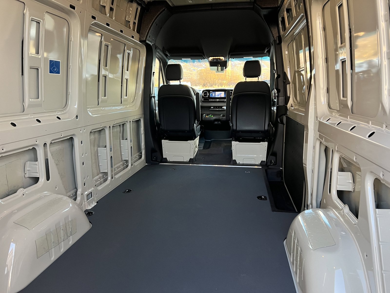 Used 2025 Mercedes-Benz Sprinter 2500 image 18