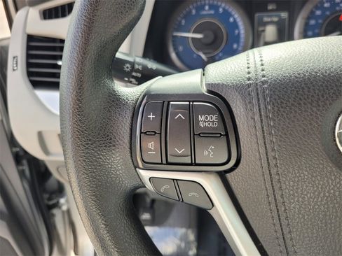 Used 2020 Toyota Sienna LE image 27