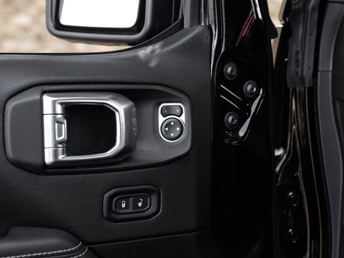 Used 2022 Jeep Wrangler Unlimited Sahara AWD/4WD image 54