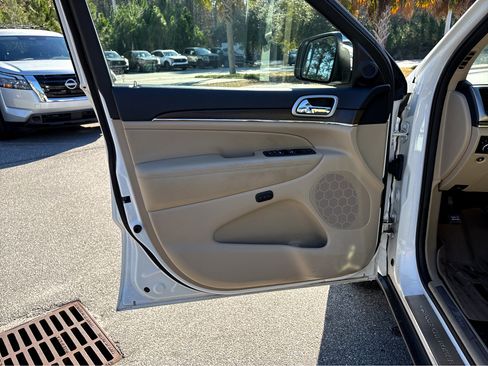 Used 2018 Jeep Grand Cherokee Limited w/ Trailer Tow Group IV image 24