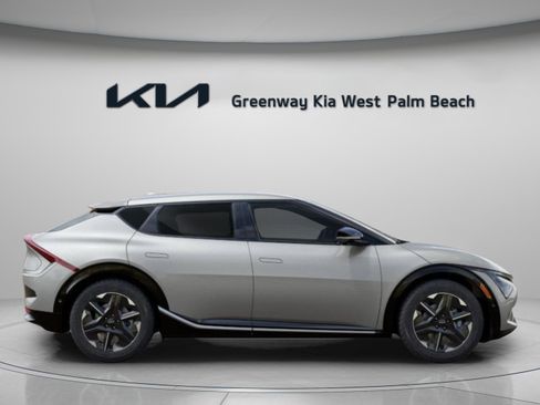 New 2025 Kia EV6 Wind image 9