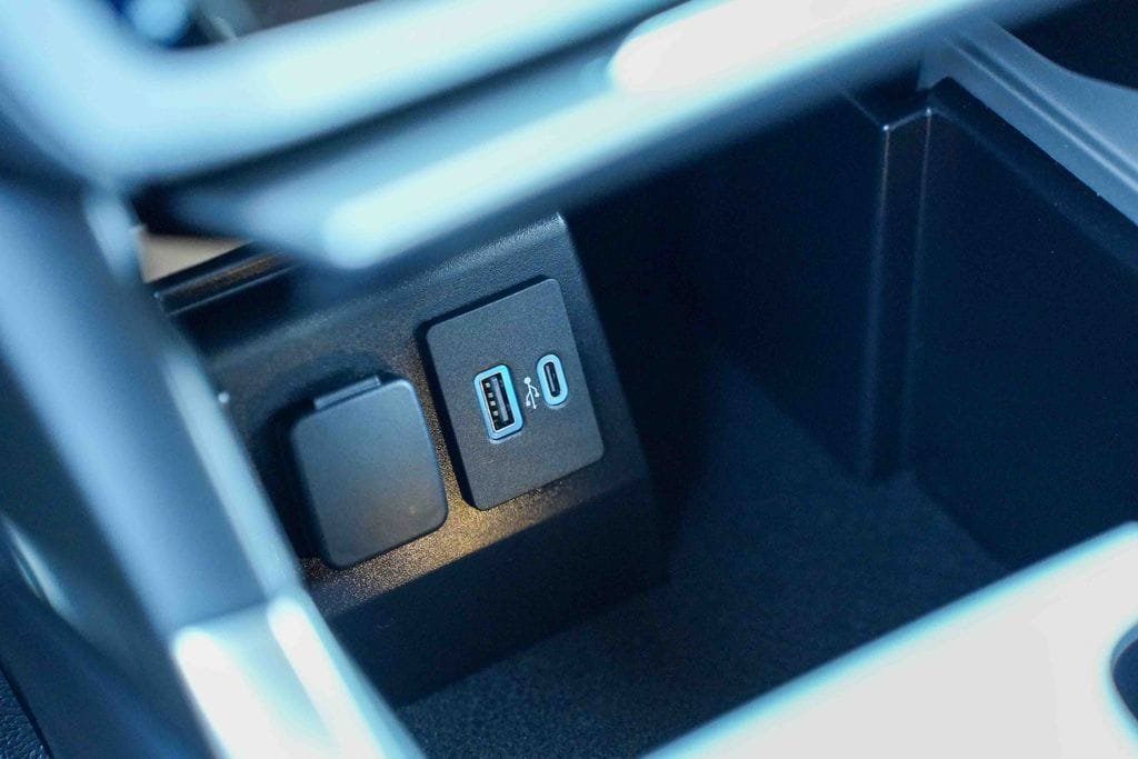 Used 2024 Ford Explorer XLT w/ Equipment Group 202A AWD/4WD image 40