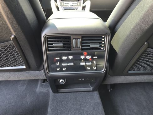 Certified 2025 Porsche Cayenne Coupe image 20