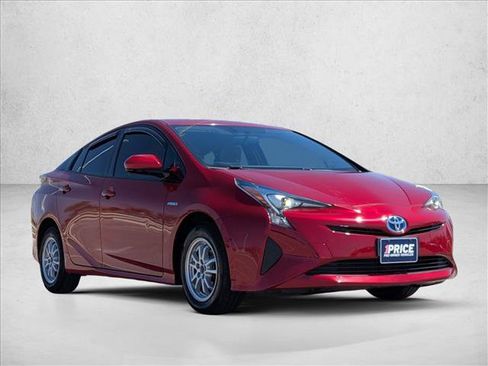 Used 2016 Toyota Prius Three image 3