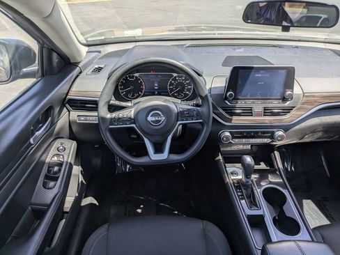 Used 2024 Nissan Altima 2.5 SV FWD image 28