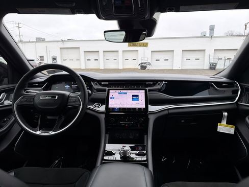 Used 2022 Jeep Grand Cherokee Trailhawk image 3