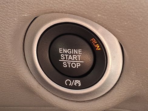 Used 2023 Chrysler Pacifica Touring-L FWD image 23