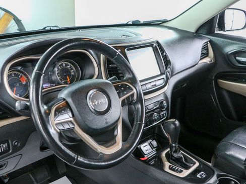 Used 2018 Jeep Cherokee Limited FWD image 22