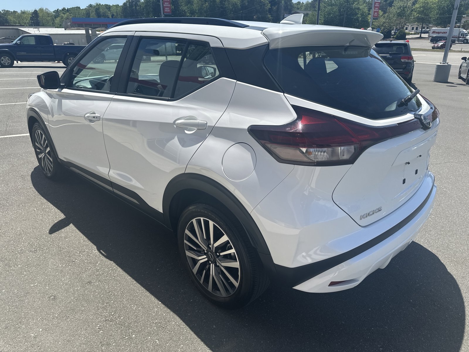 Used 2024 Nissan Kicks SR FWD image 6