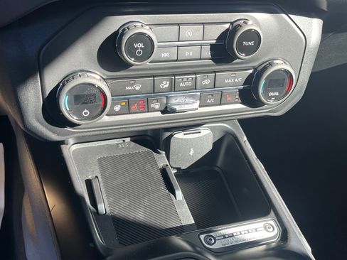 New 2025 Ford Bronco Outer Banks image 12