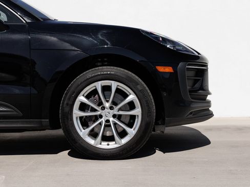 Used 2023 Porsche Macan AWD/4WD image 11